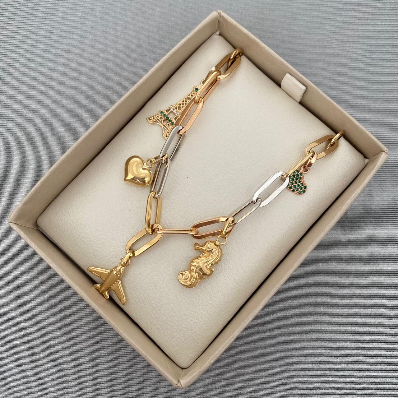 Pulso cajon dijes tipo charms (POR FABRICACION) Tres oros 18k 10,0 Gr / 18 Cm